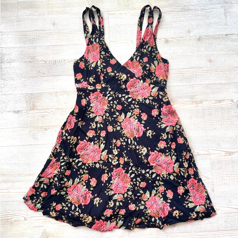 WAYF Floral Mini Skater Dress | Black‎ Size Small